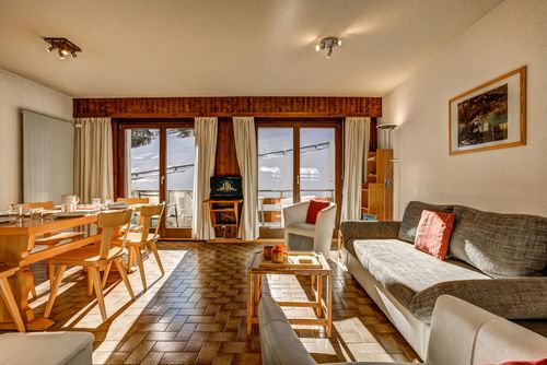 Apartment Appartement Nevada 105: La Tzoumaz, 4 Vallees, Switzerland. Livingroom and Living-dining room