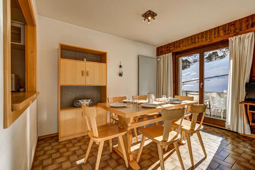 Appartement Nevada 105: La Tzoumaz, 4 Vallees, Suisse. Cuisine-salle à manger