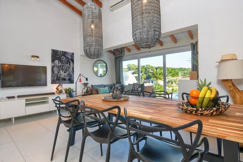 Mi Sueño 4 pax Villa à Moraira, Costa Blanca, Espagne avec piscine privée pour 4 personnes. La maison est située dans un quartier résidentiel près de la plage et se trouve à 3 km de la plage....