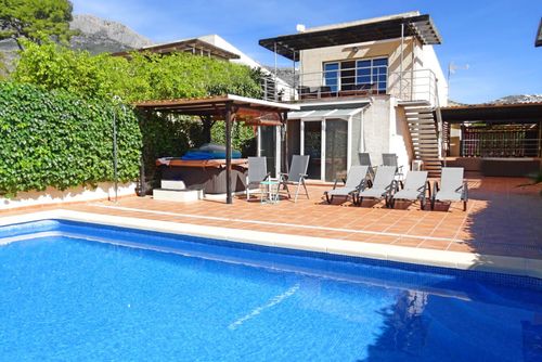 Casa Mimosa Geräumiges und komfortables Haus mit privatem Pool in Altea, Costa Blanca, Spanien für 5 Personen. Das Haus befindet sich in einer küstennahen, hügeligen Wohngegend und ist 2 km vom Strand Playa la Olla entfernt....