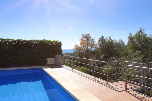 Casa Mimosa Grande maison confortable avec piscine privée à Altea, Costa Blanca, Espagne, pour 5 personnes. La maison est située dans un quartier côtier, vallonné et résidentiel, à 2 km de la plage de Playa la Olla....