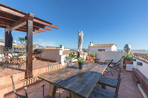 Altea Luxury old Town Maison merveilleuse et confortable à Altea, Costa Blanca, Espagne, pour 6 personnes. La maison est située dans un quartier côtier et résidentiel, à proximité de restaurants et de bars, de boutiques et de supermarchés, à 200 m de la plage d'Altea....