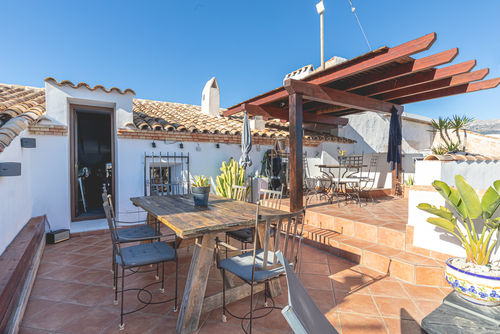 Altea Luxury old Town Geweldig en comfortabel huis in Altea, Costa Blanca, Spanje voor 6 personen. Het huis is gelegen in een kust- en woongebied, dicht bij restaurants en bars, winkels en supermarkten, en op 200 m van het strand van Altea....