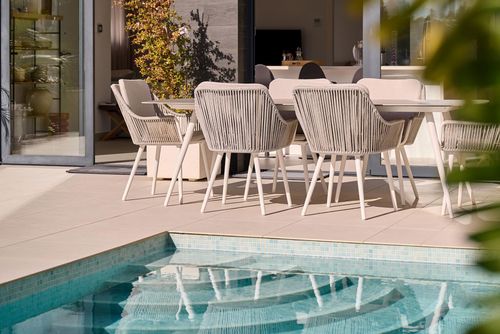 Casa Palmera Underbar och lyxig villa i Polop, Costa Blanca, Spanien med en privat pool för 6 personer. Villan ligger i ett kustnära, kuperat och bostadsområde, och är 4 km från La Nucia....