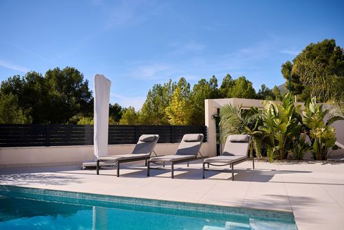 Casa Palmera Geweldige en luxueuze villa in Polop, Costa Blanca, Spanje met een privézwembad voor 6 personen. De villa is gelegen in een kust, heuvelachtig en residentieel gebied, en ligt op 4 km van La Nucia....