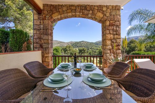 Casa Golf La Sella Superbe et confortable villa à Denia, Costa Blanca, Espagne, avec piscine privée pour 6 personnes. La maison est située dans un domaine de golf, dans un secteur vallonné et urbain, à 4 km de Pedreguer....