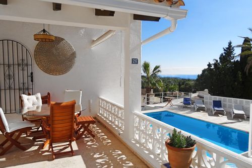 Casa Callosa Wonderful and cheerful villa in Altea, Costa Blanca, Spain with private pool for 6 persons. The house is situated in a rural, residential and mountainous area and is 3 km from Altea la Vella....