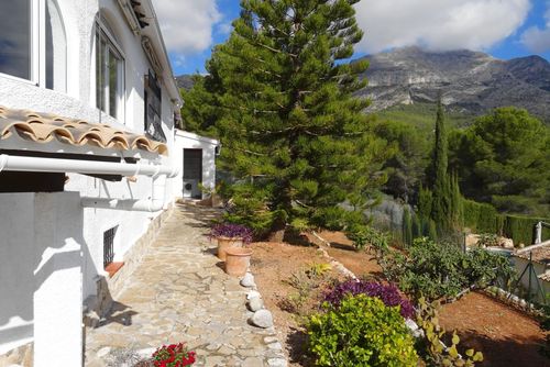 Casa Callosa Wunderbare und freundliche Villa in Altea, Costa Blanca, Spanien, mit privatem Pool für 6 Personen. Das Haus befindet sich in einer ländlichen, Wohn- und Berggegend und ist 3 km von Altea la Vella entfernt....