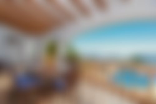 Martini Rustieke en klassieke villa in Javea, Costa Blanca, Spanje met privézwembad voor 8 personen. Het huis is gelegen in een residentiële strandomgeving, op 1 km van Playa Ambolo, het strand van Javea, en op 1 km van Mediterraneo, Javea....