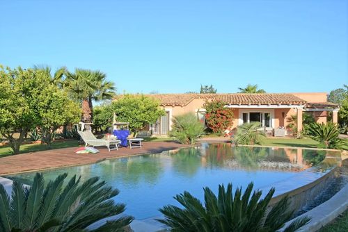 Villa Lumia Villa à Selinunte, Sicile, Italie avec piscine privée pour 6 personnes. La maison est située dans une zone rurale près de la plage....