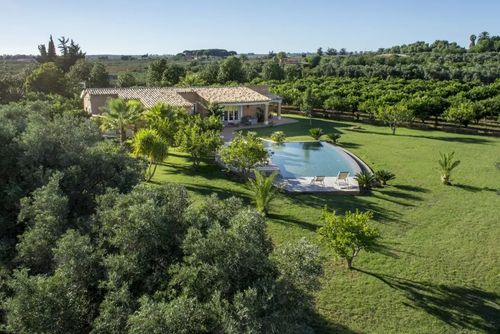 Villa Lumia Villa à Selinunte, Sicile, Italie avec piscine privée pour 6 personnes. La maison est située dans une zone rurale près de la plage....