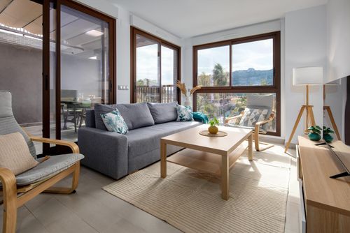 Las Lomas Modern en mooi appartement in Denia, Costa Blanca, Spanje met gemeenschappelijk zwembad voor 4 personen. Het appartement is gelegen in een woonwijk, dicht bij restaurants en bars, 500 m van het strand Les Deveses en 3 km van El Vergel....