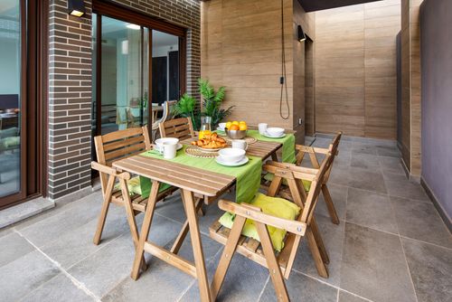 Las Lomas Modern en mooi appartement met gemeenschappelijk zwembad in Denia, Costa Blanca, Spanje voor 4 personen. Het appartement is gelegen in een woonwijk, dichtbij restaurants en bars, 500 m van het Les Deveses strand en 3 km van El Vergel....