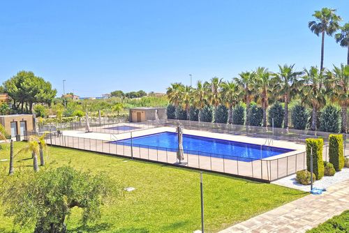 Las Lomas Moderne og pænt lejlighed med fælles pool i Denia, Costa Blanca, Spanien til 4 personer. Lejligheden er beliggende i et boligområde, tæt på restauranter og barer, 500 m fra Les Deveses strand og 3 km fra El Vergel....