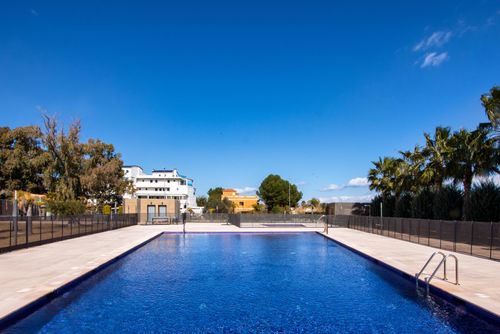 Las Lomas Apartemen modern dan nyaman di Denia, Costa Blanca, Spanyol dengan kolam renang bersama untuk 4 orang. Apartemen ini terletak di area perumahan, dekat dengan restoran dan bar, 500 m dari pantai Les Deveses dan 3 km dari El Vergel....
