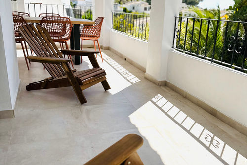 Casa Solaz Villa mit Gemeinschaftspool in Moraira, Costa Blanca, Spanien für 6 Personen. Das Haus befindet sich in einer Küsten-, hügeligen und städtischen Gegend und in der Nähe von Restaurants und Bars, Geschäften und Supermärkten....