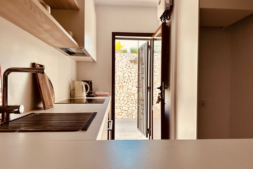 Casa Solaz Villa mit Gemeinschaftspool in Moraira, Costa Blanca, Spanien für 6 Personen. Das Haus befindet sich in einer Küsten-, hügeligen und städtischen Gegend und in der Nähe von Restaurants und Bars, Geschäften und Supermärkten....