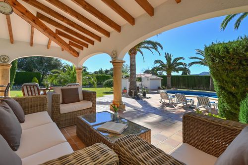 Teglan Prachtige en klassieke villa in Javea, Costa Blanca, Spanje met privézwembad voor 8 personen. Het huis is gelegen in een woonstrandgebied en op 4 km van La Grava, Javea strand....