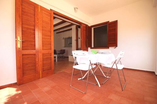 Cabañas 45 by homeprive Behagelig lejlighed i Denia, Costa Blanca, Spanien med fælles pool til 4 personer. Lejligheden er beliggende i et boligområde nær stranden, tæt på restauranter, barer og supermarkeder, og kun 25 m fra stranden....