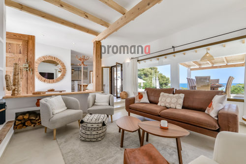 Casa Federico Schöne und luxuriöse Villa in Benissa, Costa Blanca, Spanien, mit einem privaten Pool für 8 Personen. Die Villa befindet sich in einer hügeligen, bewaldeten und Wohngegend am Strand, nur 200 m vom Strand entfernt....