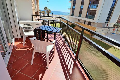 Apartamento Beachfront Apartment Ronda 1H: Fuengirola, Andalucía, España. Comedor al aire libre y Balcón/terraza
