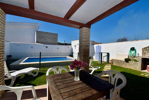 Pepi Maison de vacances avec piscine privée à Chiclana de la Frontera, Costa de la Luz, Espagne pour 4 personnes. La maison est située dans une zone rurale proche de la plage et se trouve à 3 km de la plage de La Barrosa....