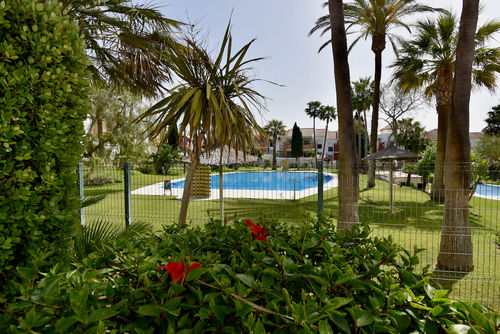Aldea del Coto Lovely and comfortable apartment in La Barrosa, Costa de la Luz, Spain with communal pool for 6 persons. The apartment is situated in a residential beach area, close to restaurants and bars, shops and supermarkets, and 1 km from La Barrosa beach....