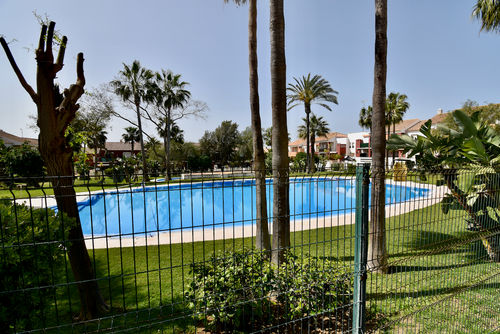 Aldea del Coto Encantador y cómodo apartamento en Chiclana de la Frontera, Costa de la Luz, España, con piscina comunitaria para 6 personas. El apartamento se encuentra en una zona residencial cerca de la playa, a poca distancia de restaurantes y bares, tiendas y supermercados, y a 1 km de la playa de La Barrosa....