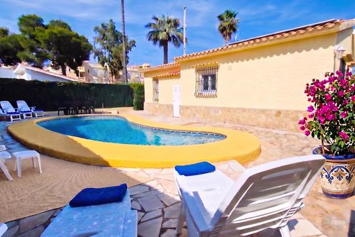 La Gallega Classic and comfortable house with private pool in Denia, Costa Blanca, Spain for 6 persons. The house is situated in a residential beach area, close to restaurants, bars, and shops, and at 200 m from Las Brisas beach....