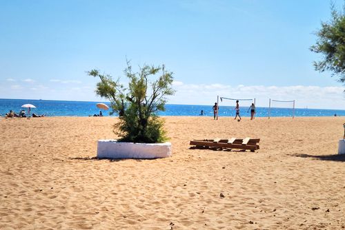 La Gallega Casa clásica y cómoda en Denia, Costa Blanca, España, con piscina privada para 6 personas. La casa está situada en una zona residencial de playa, cerca de restaurantes, bares y tiendas, a 200 m de la playa Las Brisas....