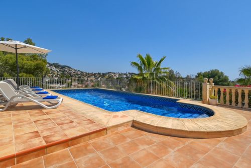 Lara 4 pax Casa de vacaciones moderna y confortable en Benissa, Costa Blanca, España, con piscina privada para 4 personas. La casa está situada en una zona residencial de playa, a 4 km de la playa Cala Baladrar y a 4 km de Moraira....