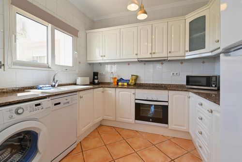 Lara 4 pax Modern en comfortabel vakantiehuis met privézwembad in Benissa, Costa Blanca, Spanje voor 4 personen. Het huis is gelegen in een residentiële strandomgeving, op 4 km van het strand van Cala Baladrar en op 4 km van Moraira....