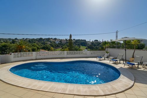 Charlotte 4 pax Moderne en comfortabele vakantiewoning in Benissa, Costa Blanca, Spanje met een privézwembad voor 4 personen. Het huis is gelegen in een residentiële strandwijk, op 2 km van Cala Baladrar strand en 5 km van Moraira....