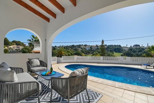 Charlotte 4 pax Moderne en comfortabele vakantiewoning in Benissa, Costa Blanca, Spanje met een privézwembad voor 4 personen. Het huis is gelegen in een residentiële strandwijk, op 2 km van Cala Baladrar strand en 5 km van Moraira....