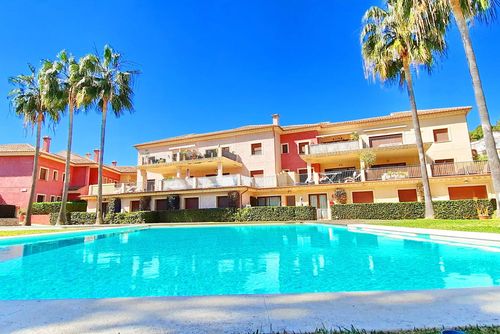 Jardines de Montemar  IV by Solidays Amplio y alegre apartamento en Benissa, Costa Blanca, España, con piscina comunitaria para 4 personas. El apartamento se encuentra en una zona costera y residencial, a 2 km de la playa Cala Baladrar....