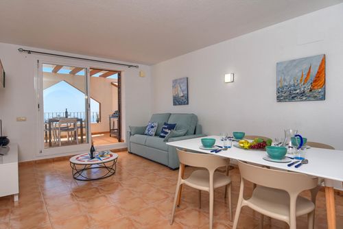 Dailly Meraviglioso e confortevole appartamento a Benitachell, Costa Blanca, Spagna, con piscina comune per 4 persone. L'appartamento è situato in una zona residenziale vicino alla spiaggia, a 3 km dalla spiaggia di Cala Moraig e a 3 km da Poble Nou de Benitachell....