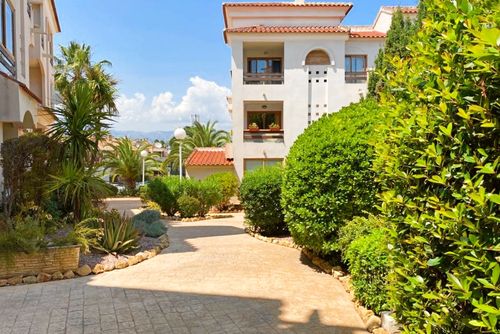 Font Rotja 108 Encantador y alegre apartamento en Albir, Costa Blanca, España, con piscina comunitaria para 4 personas. El apartamento está situado en una zona costera y residencial, cerca de restaurantes y bares, tiendas y supermercados, y a 2 km de la playa de Albir....
