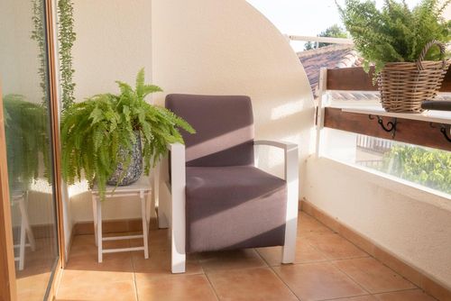 Font Rotja 108 Heerlijk en vrolijk appartement in Albir, Costa Blanca, Spanje met gemeenschappelijk zwembad voor 4 personen. Het appartement is gelegen in een kust- en woongebied, dicht bij restaurants en bars, winkels en supermarkten, en op 2 km van het Albir-strand....