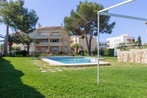 Girasol Apartamento en Javea, Costa Blanca, España, con piscina comunitaria para 6 personas. El apartamento se encuentra en una zona residencial de playa, cerca de restaurantes y bares, tiendas y supermercados, y a 100 m de la playa....