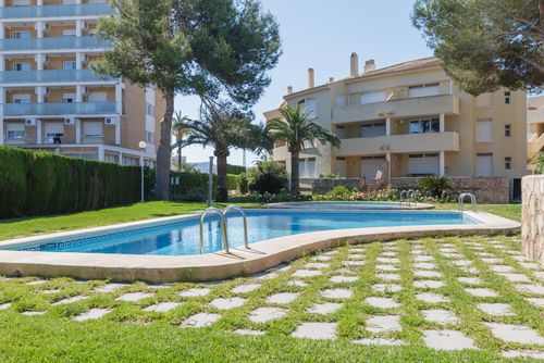 Girasol Wohnung in Javea, Costa Blanca, Spanien mit Gemeinschaftspool für 6 Personen. Die Wohnung befindet sich in einem Wohngebiet nahe am Strand, in der Nähe von Restaurants und Bars, Geschäften und Supermärkten, und nur 100 m vom Strand entfernt....