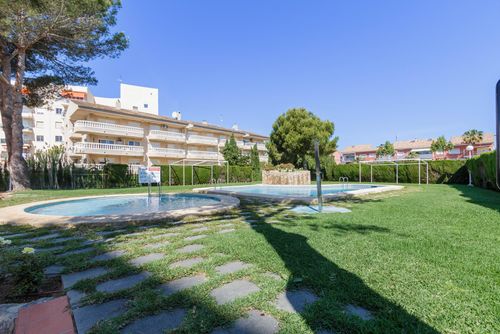 Girasol Apartment in Javea, Costa Blanca, Spain with communal pool for 6 persons. The apartment is situated in a residential beach area, close to restaurants and bars, shops and supermarkets, and 100 m from the beach....