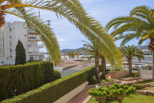 Girasol Apartment in Javea, Costa Blanca, Spain with communal pool for 6 persons. The apartment is situated in a residential beach area, close to restaurants and bars, shops and supermarkets, and 100 m from the beach....