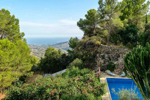 Frigiliana 028-7 Large and comfortable villa in Frigiliana, Costa del Sol, Spain  with private pool for 7 persons...