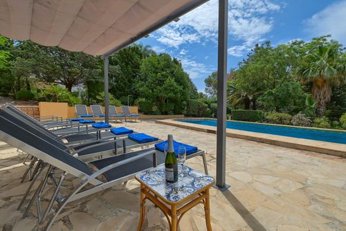 Amphora 6 pax Klassiek en vrolijk huis met privézwembad in Jávea, Costa Blanca, Spanje voor 6 personen. Het huis is gelegen in een residentiële strandwijk en 4 km van het strand La Grava, Jávea....