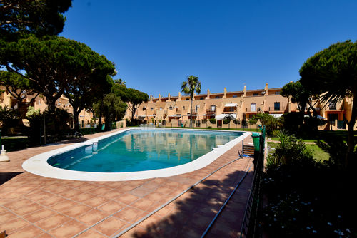 Cristina Classic and comfortable holiday home in Chiclana de la Frontera, Costa de la Luz, Spain with communal pool for 7 persons. The house is situated in a residential beach area, close to restaurants and bars and 500 m from La Barrosa beach....