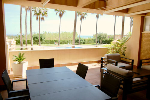 El Amanecer 93 by homeprive Superbe appartement avec piscine commune à Denia, Costa Blanca, Espagne pour 4 personnes. L'appartement est situé à proximité de restaurants, bars et supermarchés, et se trouve à 25 m d'un accès direct à la plage....