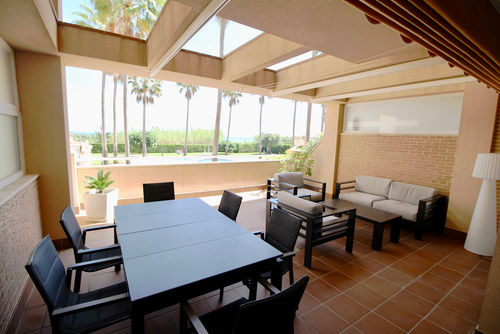 El Amanecer 93 by homeprive Superbe appartement avec piscine commune à Denia, Costa Blanca, Espagne pour 4 personnes. L'appartement est situé à proximité de restaurants, bars et supermarchés, et se trouve à 25 m d'un accès direct à la plage....