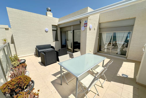 Tierra de Mar 05 by homeprive Hermoso apartamento en Denia, Costa Blanca, España, con piscina comunitaria para 4 personas. El apartamento está situado en una zona residencial de playa, cerca de restaurantes, bares y supermercados, y a solo 25 m de la playa....