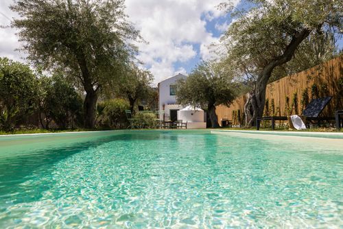 Casa Zammù Villa in Cefalù, Sizilien, Italien mit privatem Pool für 6 Personen. Das Ferienhaus befindet sich in einer Wohngegend am Strand und ist 1 km vom Strand entfernt....
