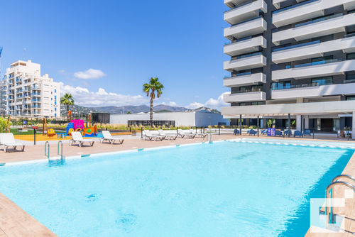 Alexia II 123 Prachtig en comfortabel appartement met gemeenschappelijk zwembad in Calpe, Costa Blanca, Spanje voor 5 personen. Het appartement is gelegen in een woonwijk, dicht bij restaurants en bars, winkels en supermarkten, en ligt op 500 m van het strand....